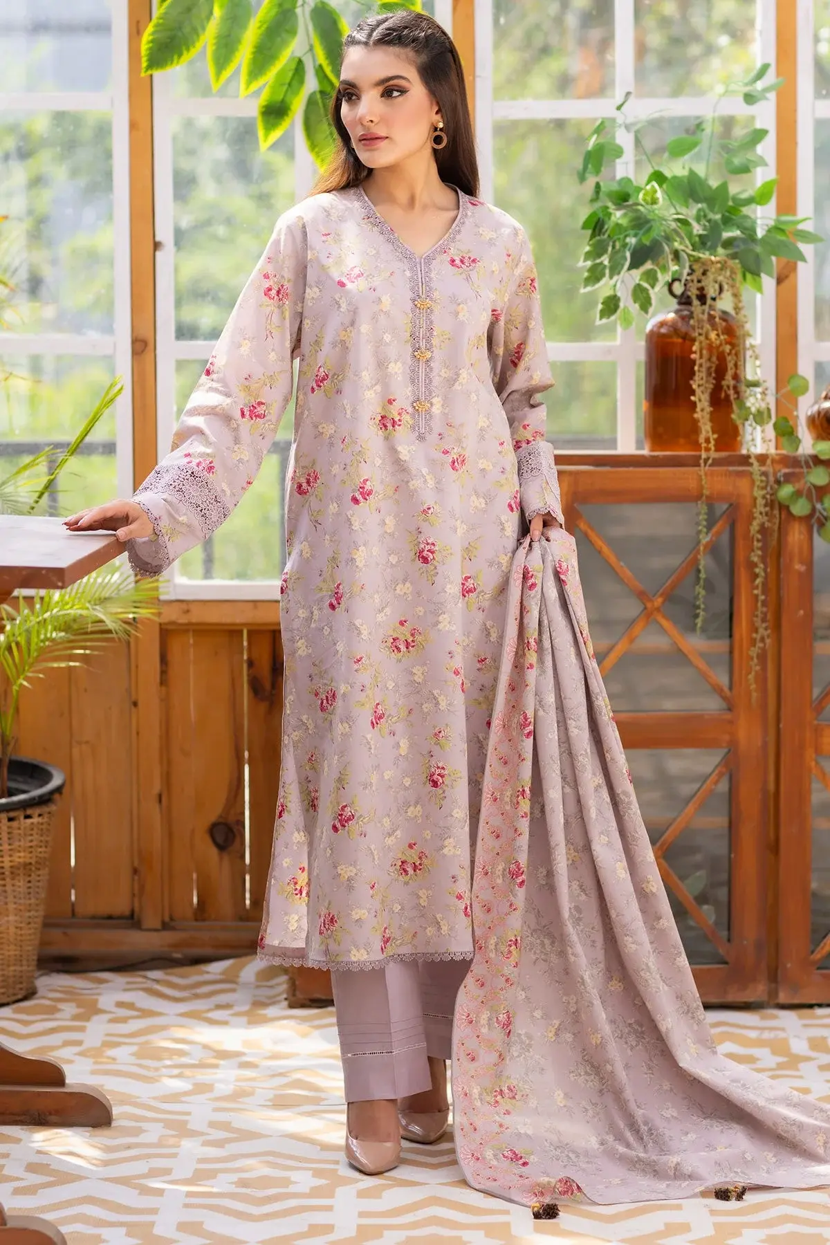Kayseria 3 Piece Printed Lawn Suit in Grey