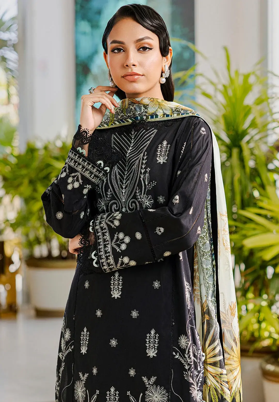 Zellbury 3 Piece Embroidered Lawn Suit in Classic Black